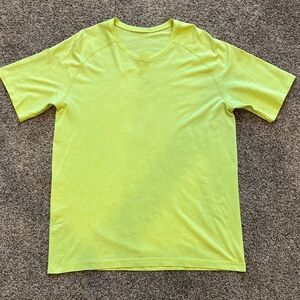 Lululemon Men's Metal Tech Vent Crew Neck Shirt - Neon Yellow XL.